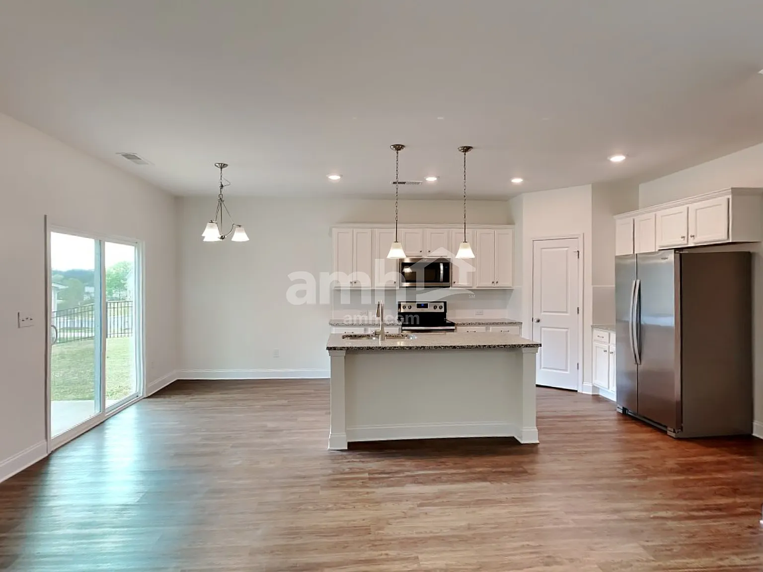 4 bed, 2.5 bath, 2209 sqft, $2,455 — Photo 4