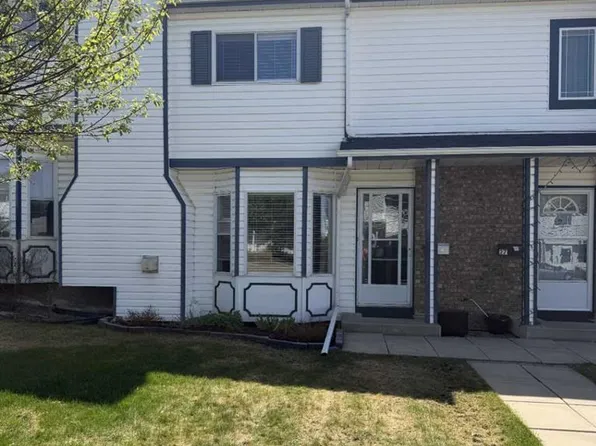 25 N Ellenwood Dr, Red Deer, AB T4R 2E1