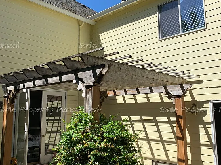 184 SW 105th Ter — Photo 10