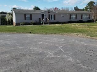 135 Chestnut Acorn Rd, Martinsville, VA 24112