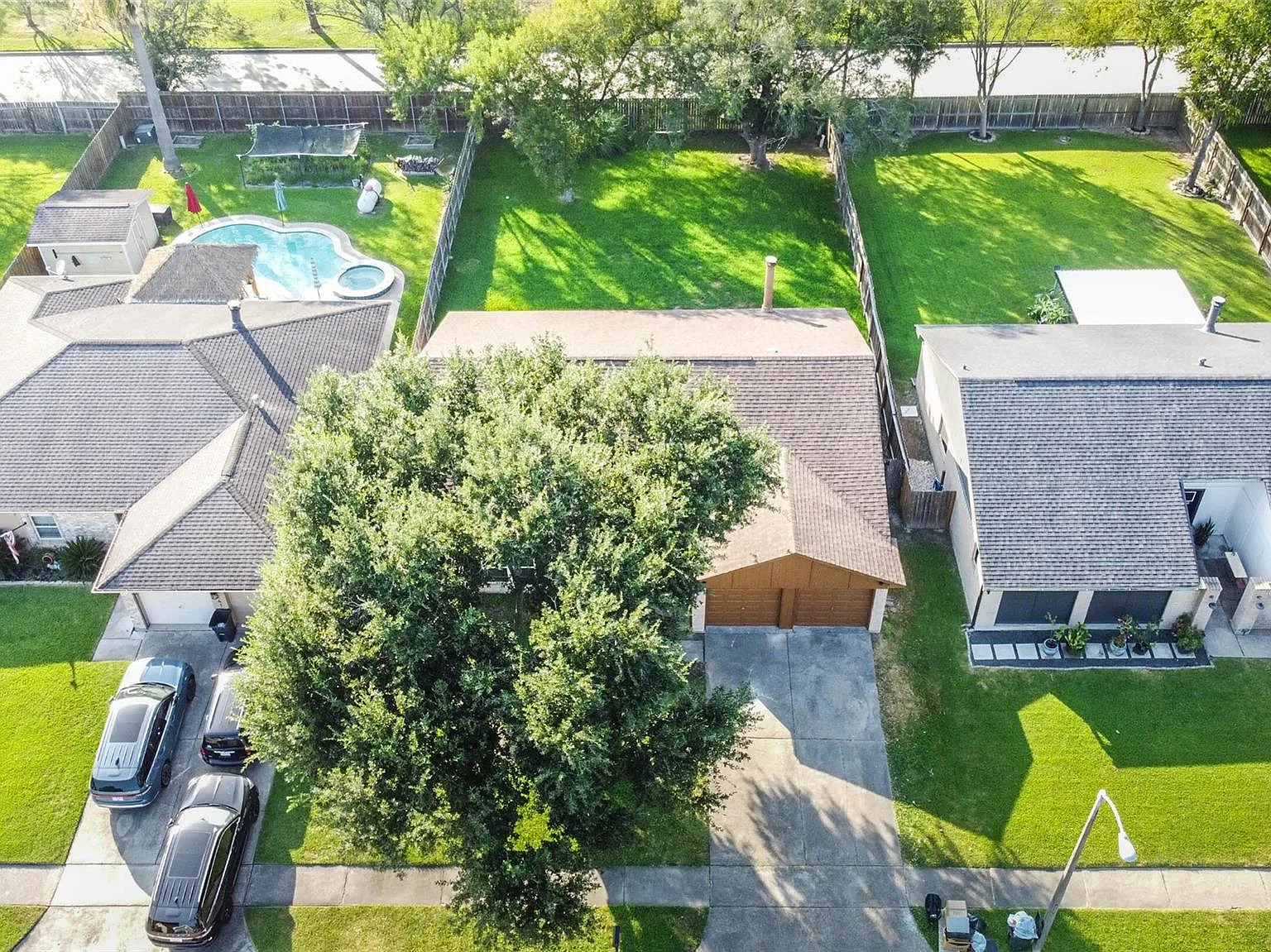 3 bed, 2.0 bath, 1517 sqft, $2,100 — Photo 3