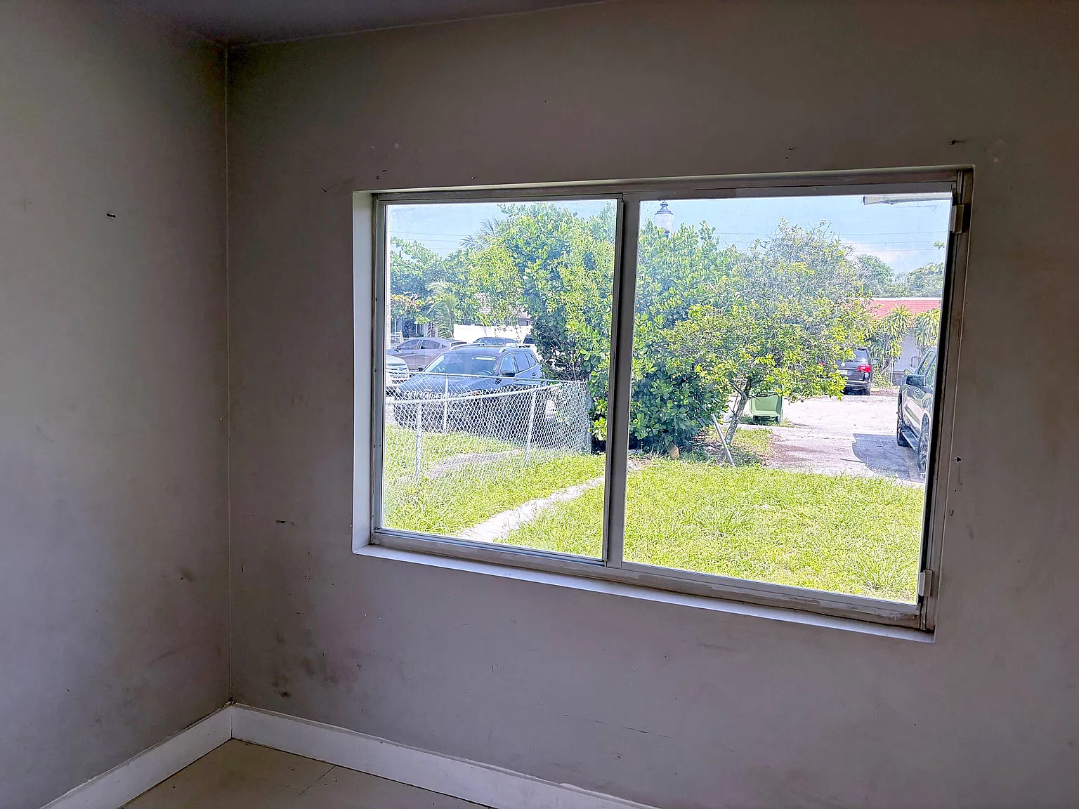 4 bed, 2.0 bath, 2504 sqft, $3,000 — Photo 4