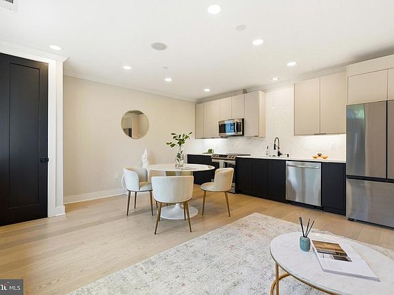 3rd image of 2305 Nicholson SE #202