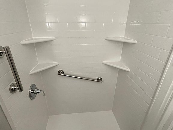 2nd image of 515 W Princess St #3