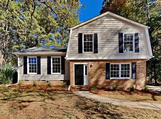 8813 Sweetwater Ct, Charlotte, NC 28227