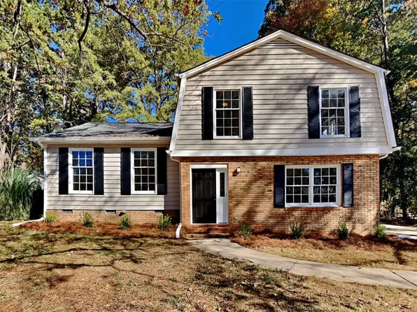 8813 Sweetwater Ct, Charlotte, NC 28227