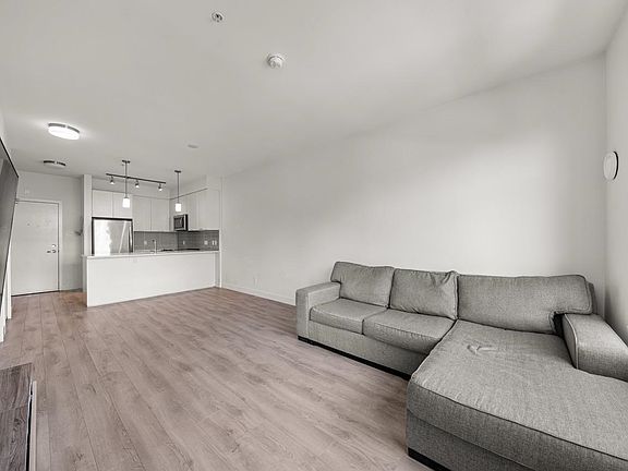 3rd image of 828 Gauthier Ave #312