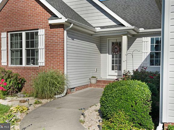 3rd image of 118 Greenbrook Dr