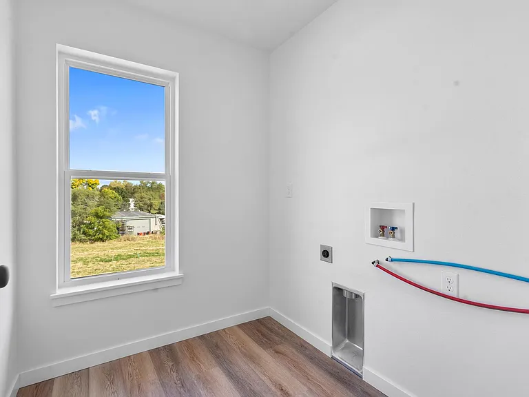 102 Sycamore Dr — Photo 24