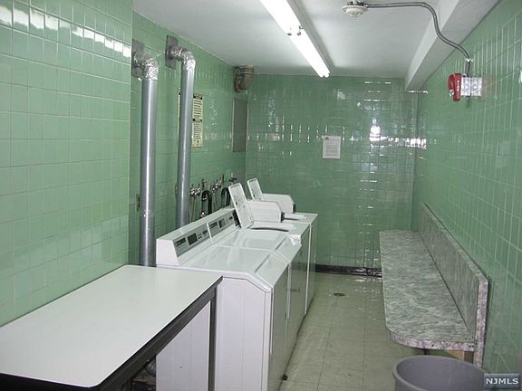 3rd image of 2100 Linwood Ave APT 19K