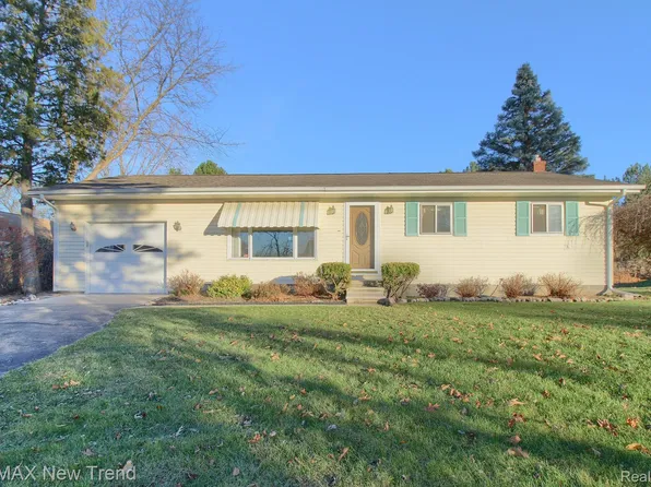 95 Chilson Rd, Howell, MI 48843