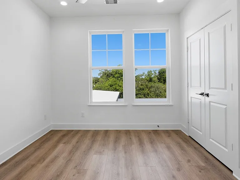 2806 Versailles Oak Ln — Photo 11