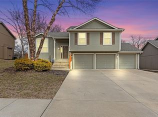 4709 Edgehill St, Leavenworth, KS 66048