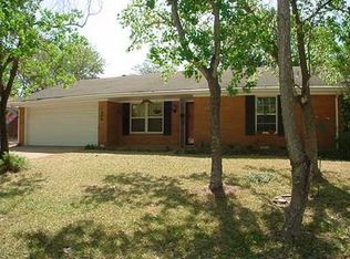 1209 Garden Ln, Bryan, TX 77802