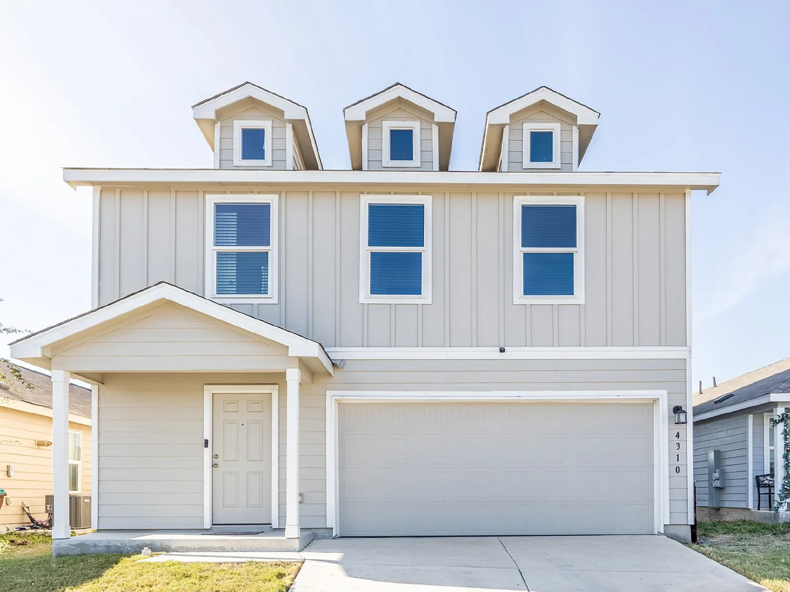 4 bed, 2.5 bath, 1950 sqft, $1,600 — Photo 1