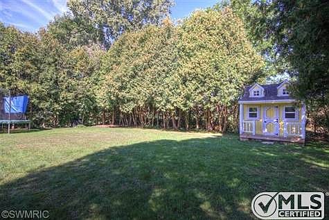 2nd image of 209 North Dr E