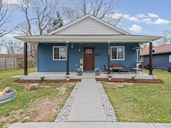 623 Columbia St, Algonac, MI 48001