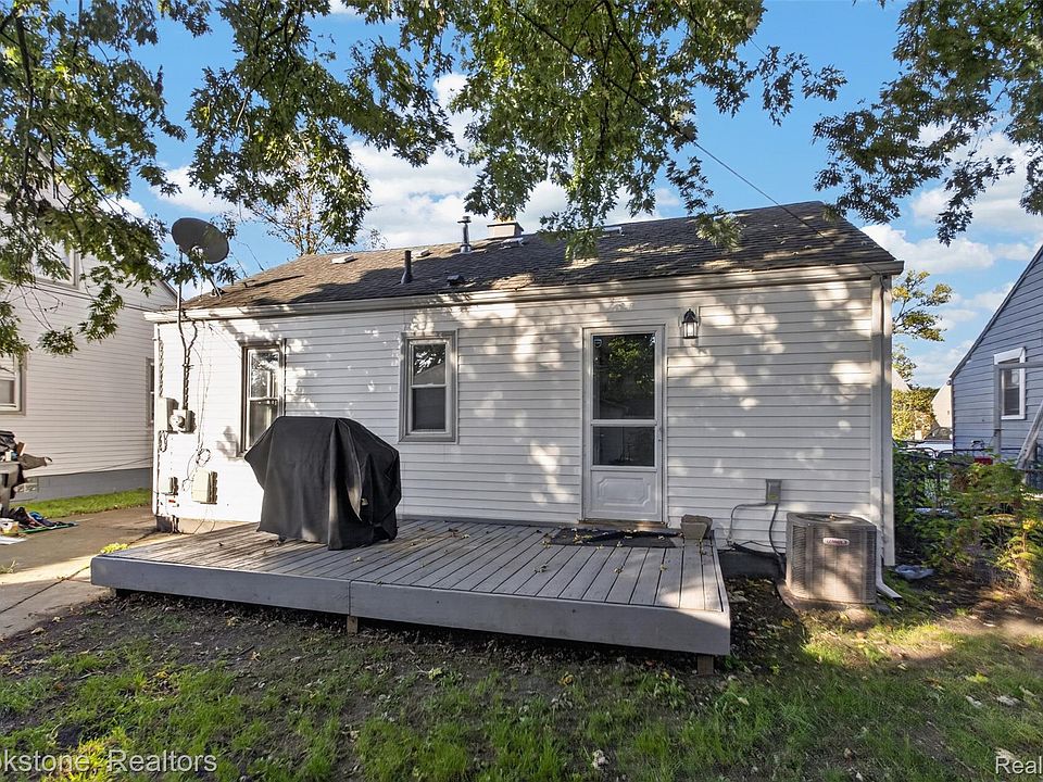 28080 Rosemont St, photo 2