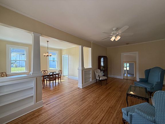 3rd image of 215 Church St