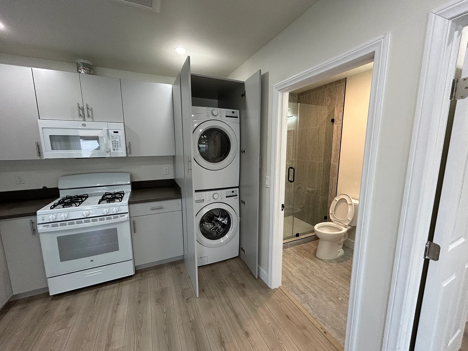 1 bed, 380 sqft, $2,150 — Photo 3