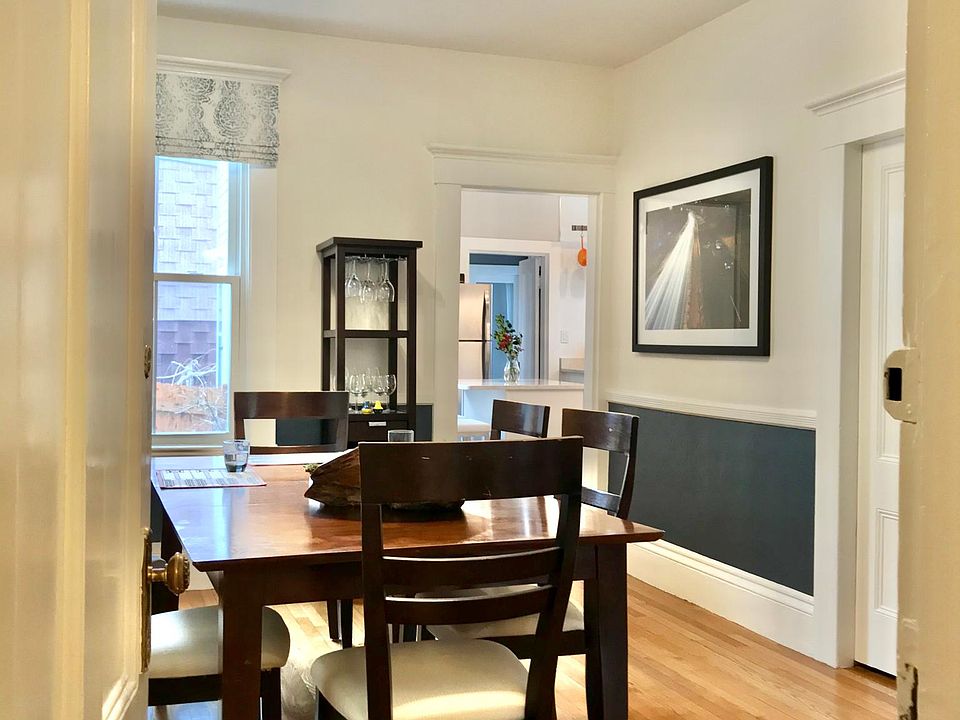 Main entrance into dining rooom
