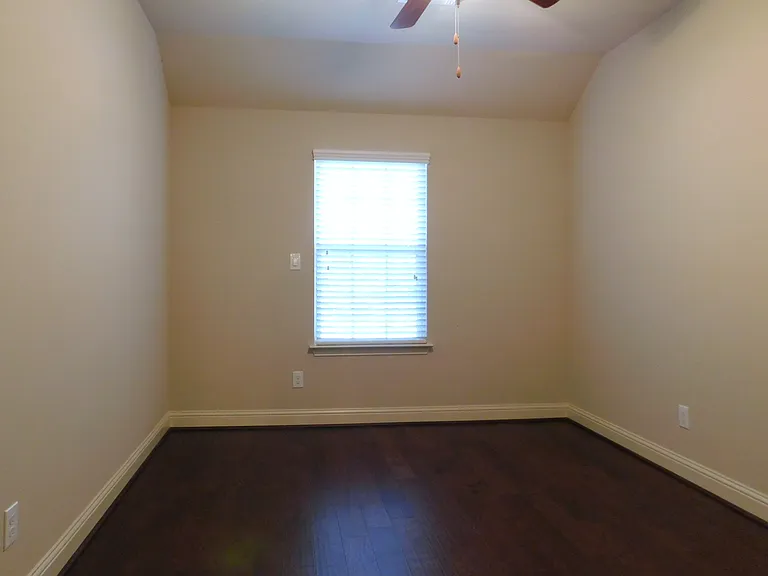 1704 Serra Dr — Photo 22