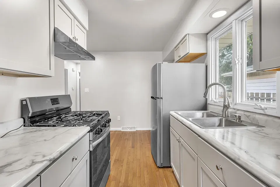 2 bed, 936 sqft, $1,695 — Photo 4