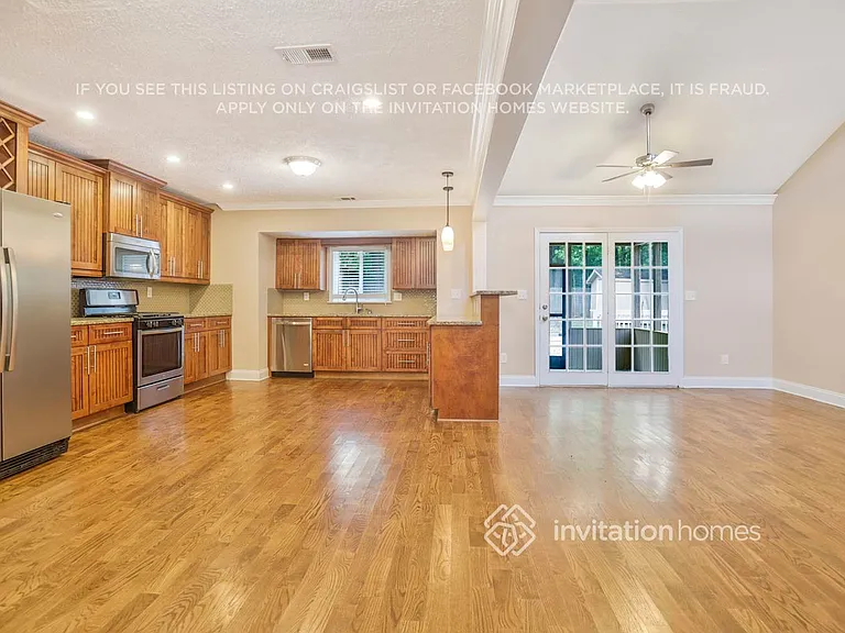 327 Mackinac Holw — Photo 6