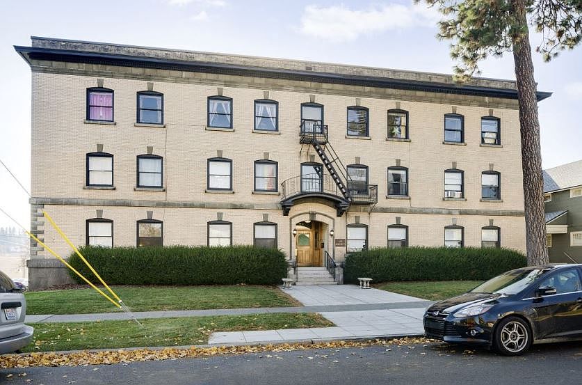 2nd image of 155 S Oak St APT D3