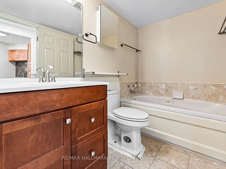 7 Carlton St #1813 — Photo 17