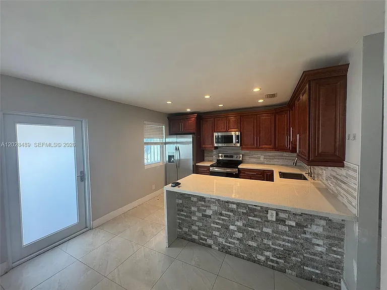 125 SE 4th Ave #2 — Photo 2