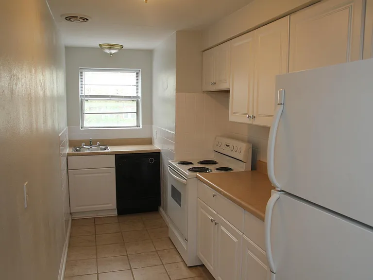 7574 Buckingham Dr #7 — Photo 10