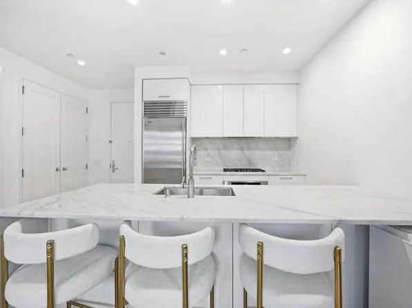 71 Nassau Street image 1 of 16