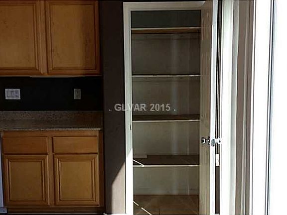 5th image of 7446 Edgecove Ct