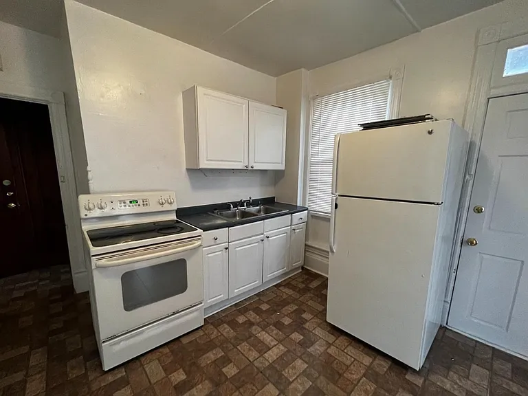 216 N Locust St #3 — Photo 2