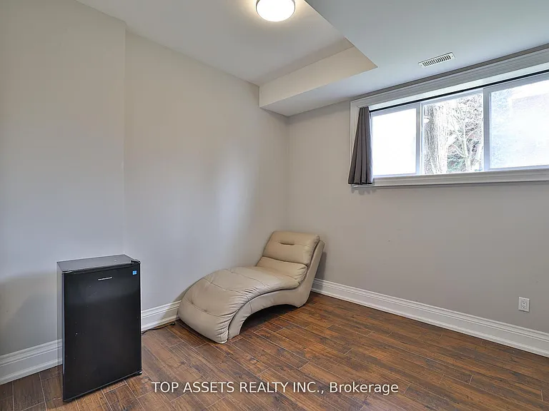 54 Madawaska Ave #BASEMENT — Photo 20
