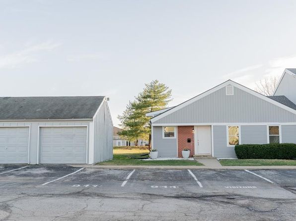 911 SE Hampton Ct, Lees Summit, MO 64063