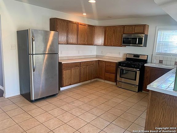 5th image of 407 Haggin St