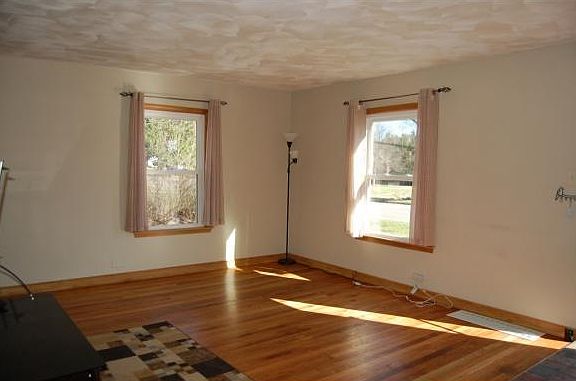 4th image of 3011 Pleasant Dr