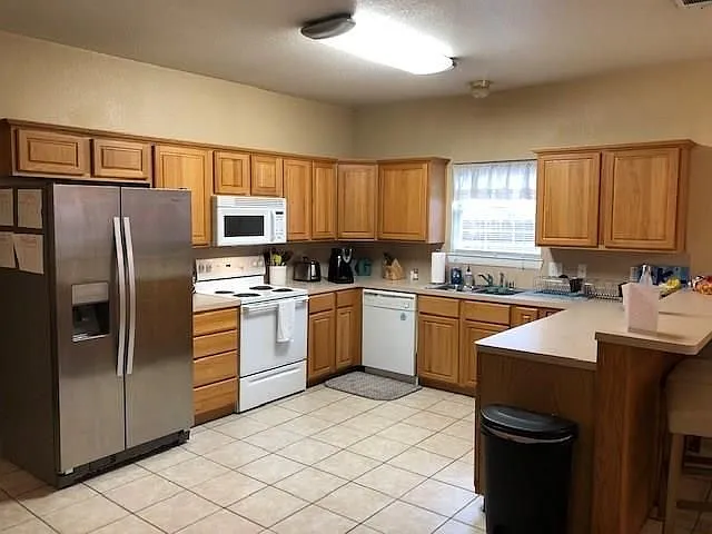 4 bed, 1888 sqft, $2,200 — Photo 2