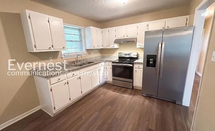 3 bed, 1.5 bath, 1025 sqft, $1,395 — Photo 3