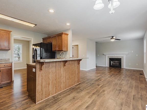 5th image of 212 Berkshire Ave