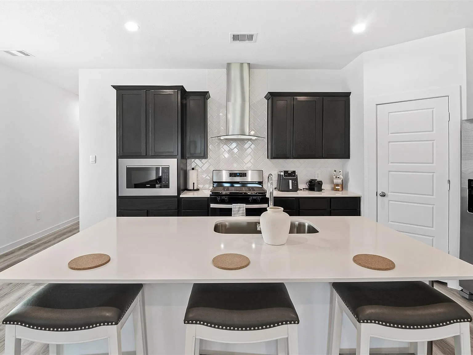 4 bed, 2.5 bath, 2166 sqft, $2,900 — Photo 4