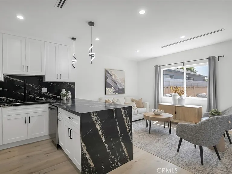 2117 W Clark Ave — Photo 10
