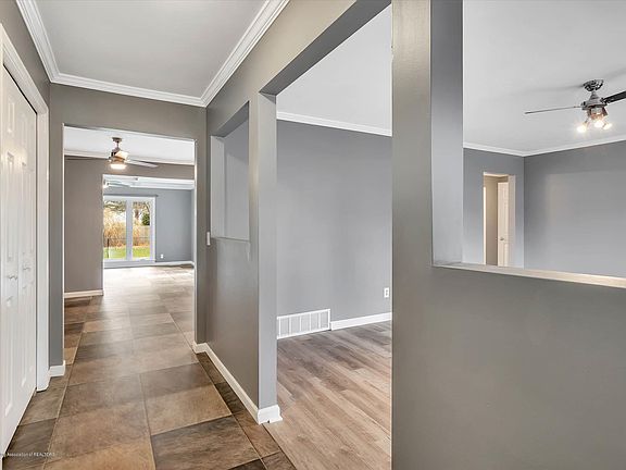 3rd image of 3573 W Arbutus Dr