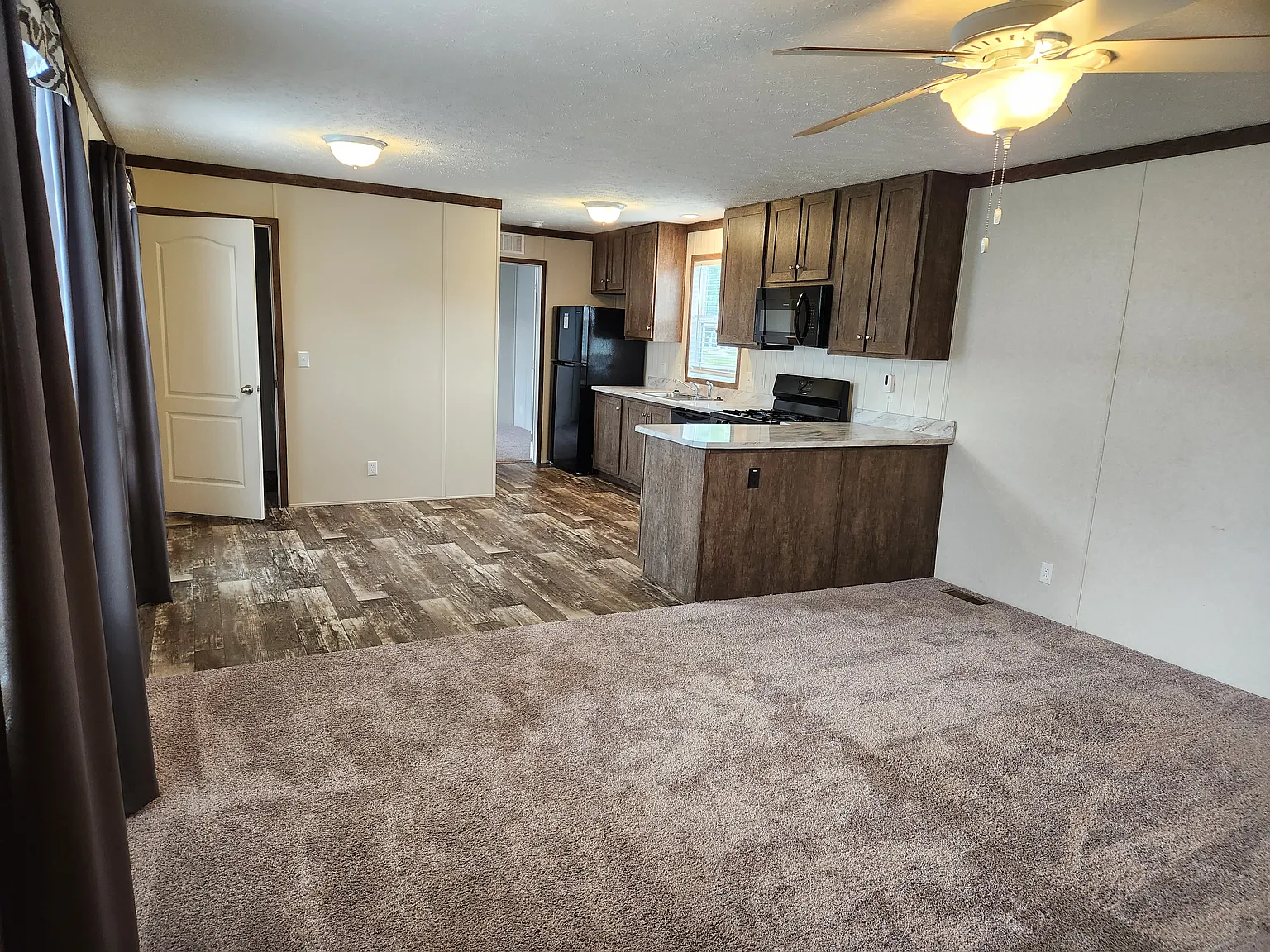 Convienent And Comfort Living! — Photo 2