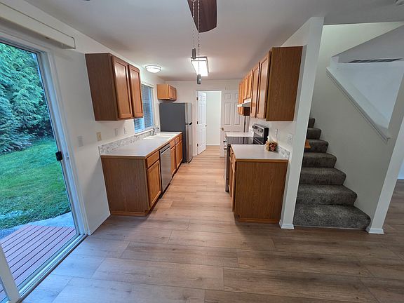 4th image of 2610 Lake Dr #A