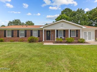 26 Heritage Dr, Jacksonville, NC 28540