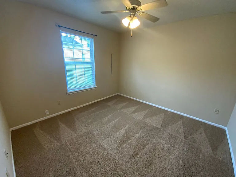 1605 Steamboat Ln — Photo 32