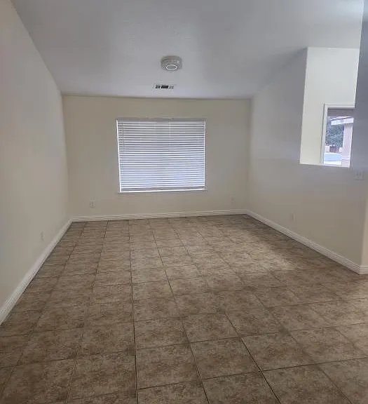 1016 N Summerfield Dr — Photo 3